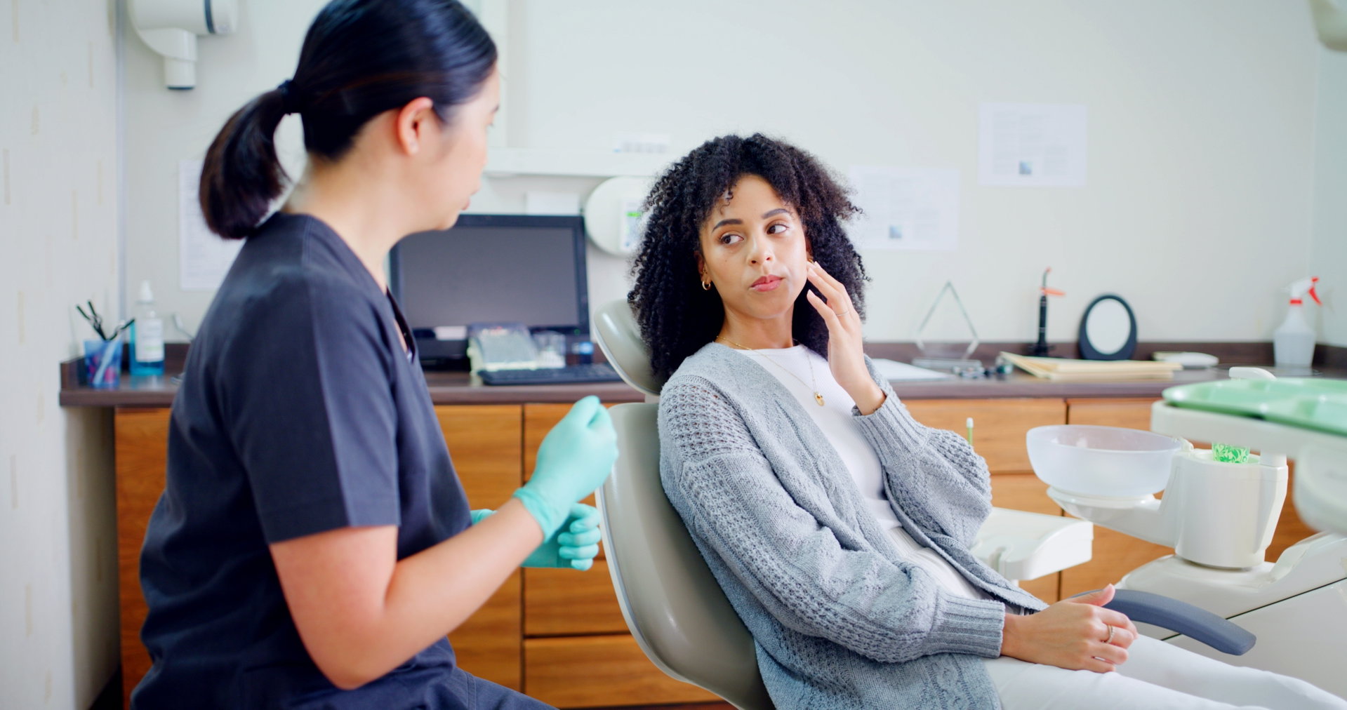 What Are the Signs of Tooth Decay, and Which Dentist Can Help?